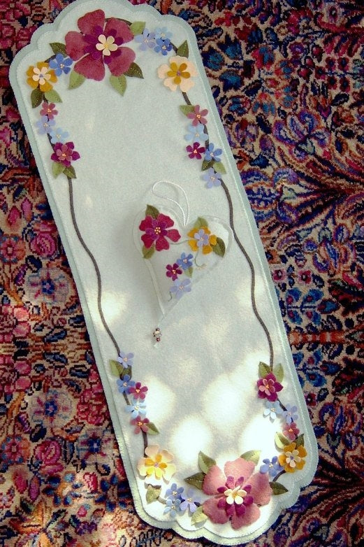 Bouquet Table Runner - Wool Applique Pattern - Shipped