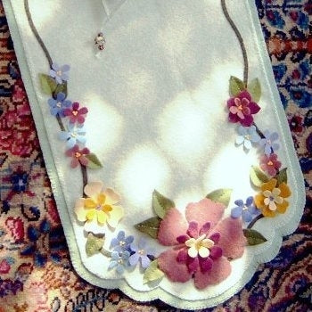 Bouquet Table Runner - Wool Applique Pattern - Shipped