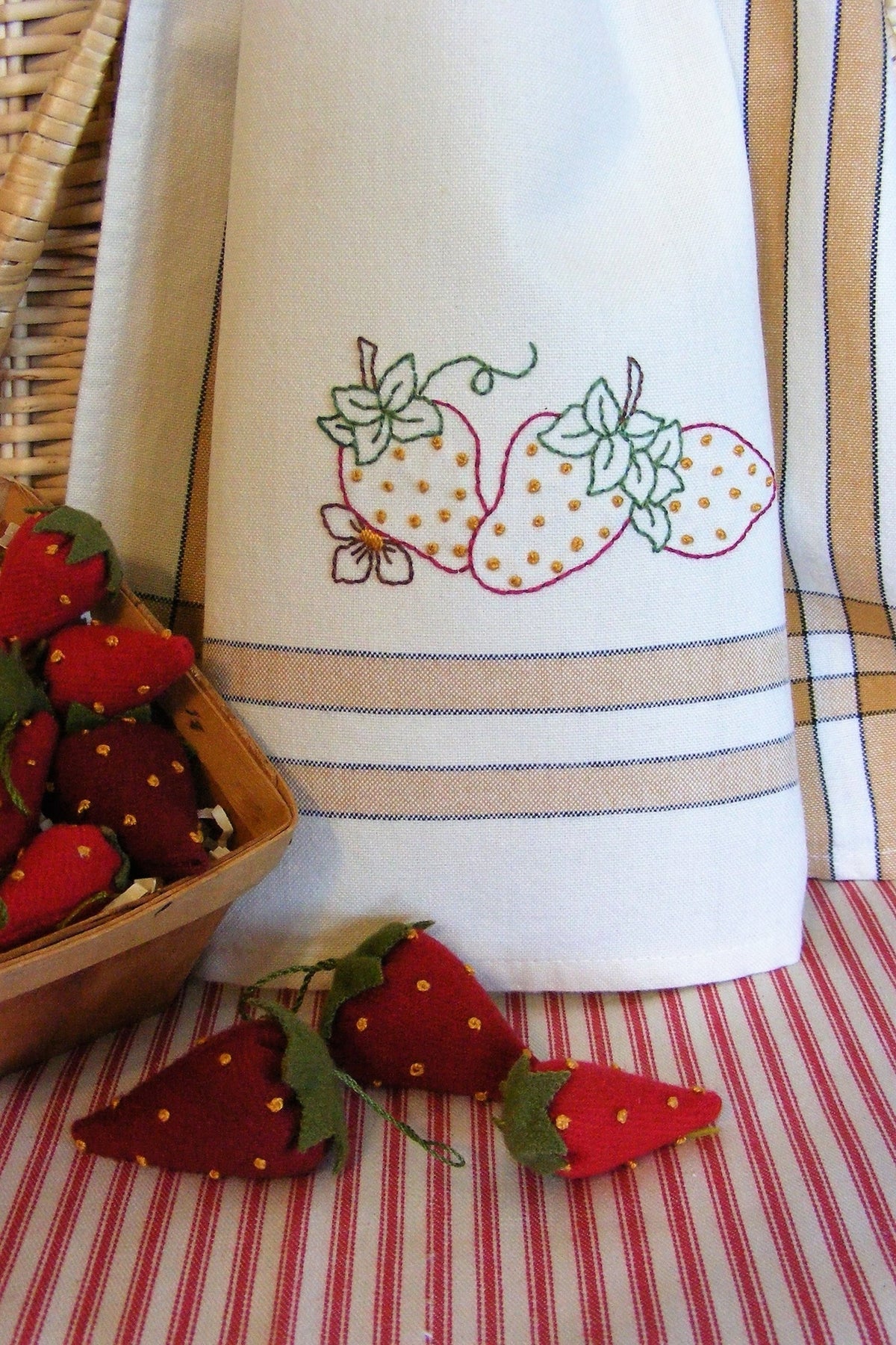 Strawberry Tyme - Hand Embroidery Pattern - Download