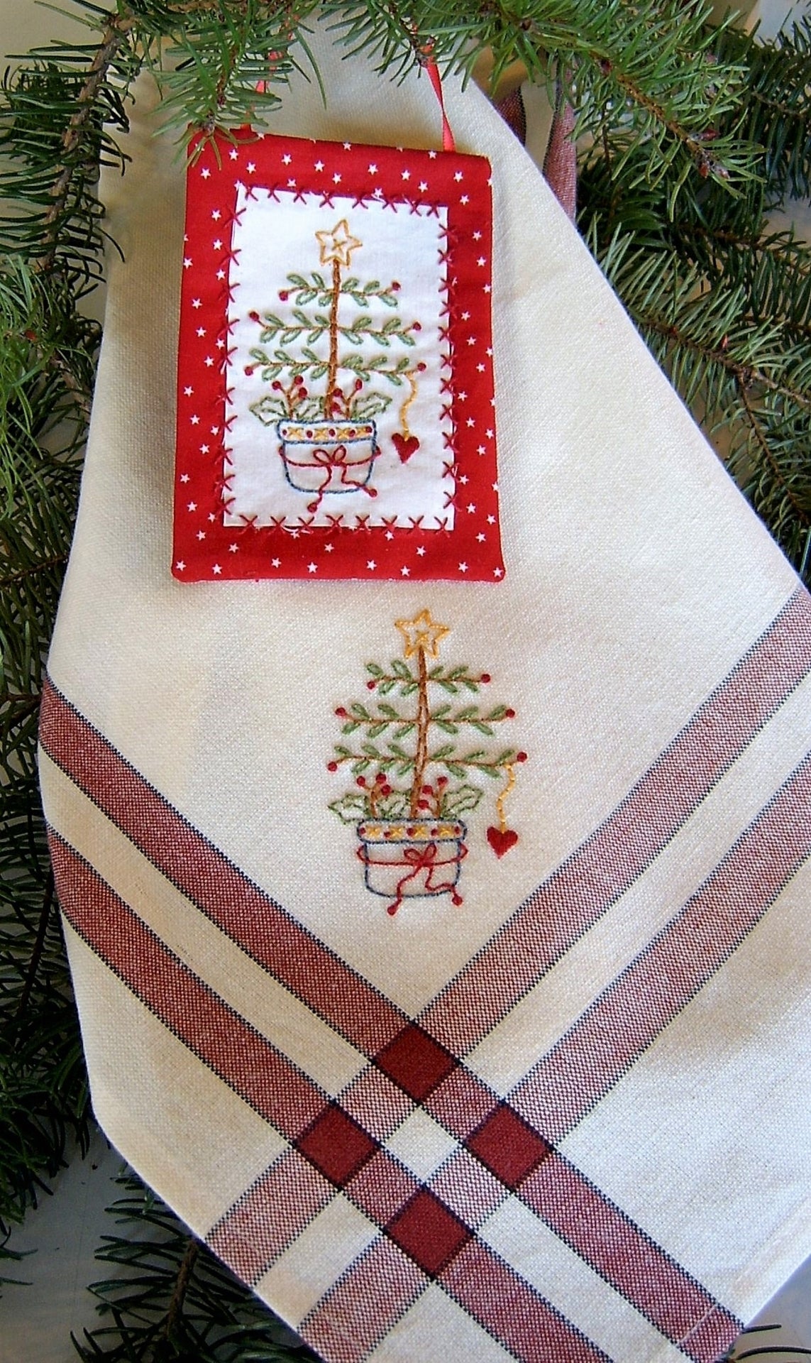 Folk-Art Christmas Tree - Hand Embroidery Pattern - Download