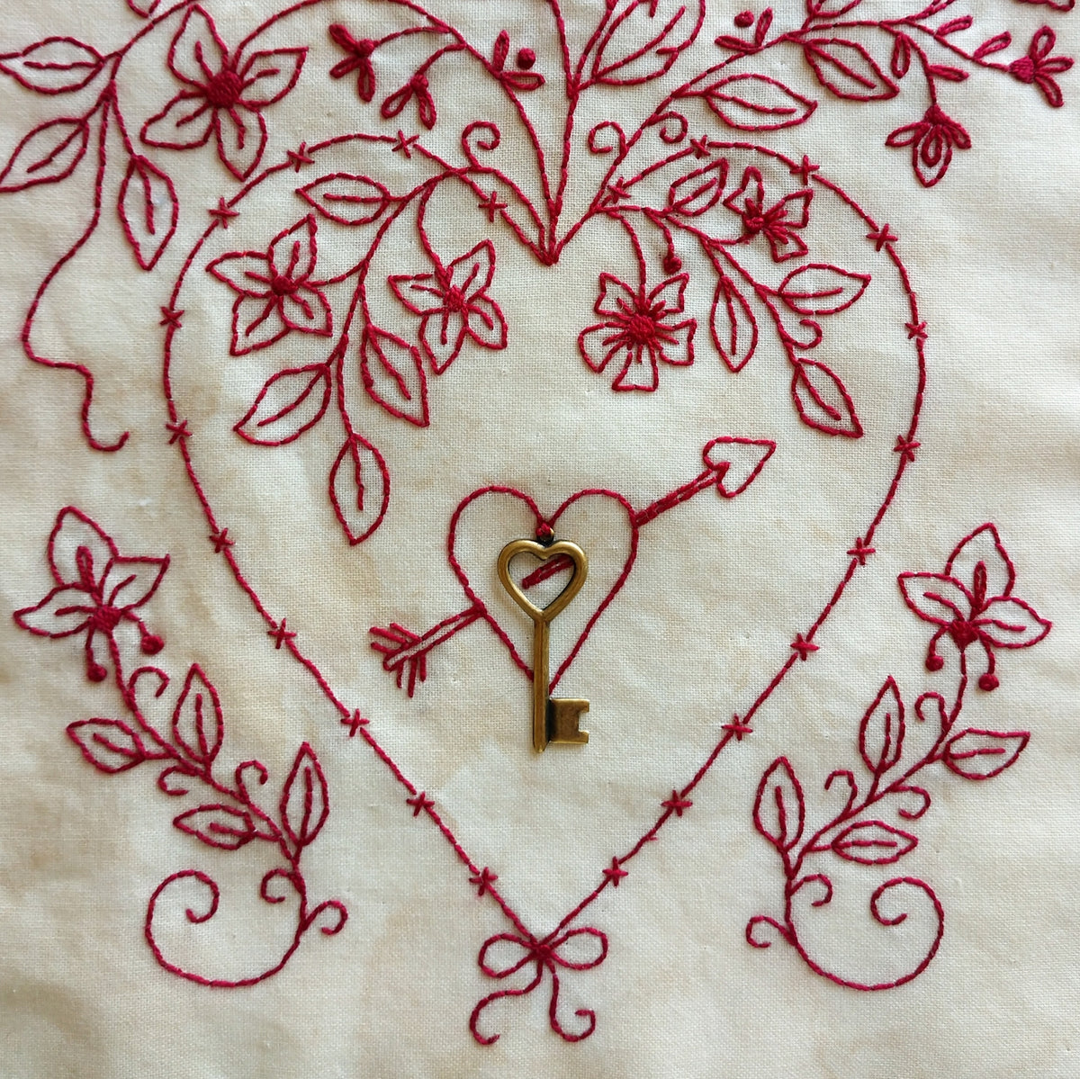 Heart & Flowers Valentine - Machine Embroidery Pattern - Shipped