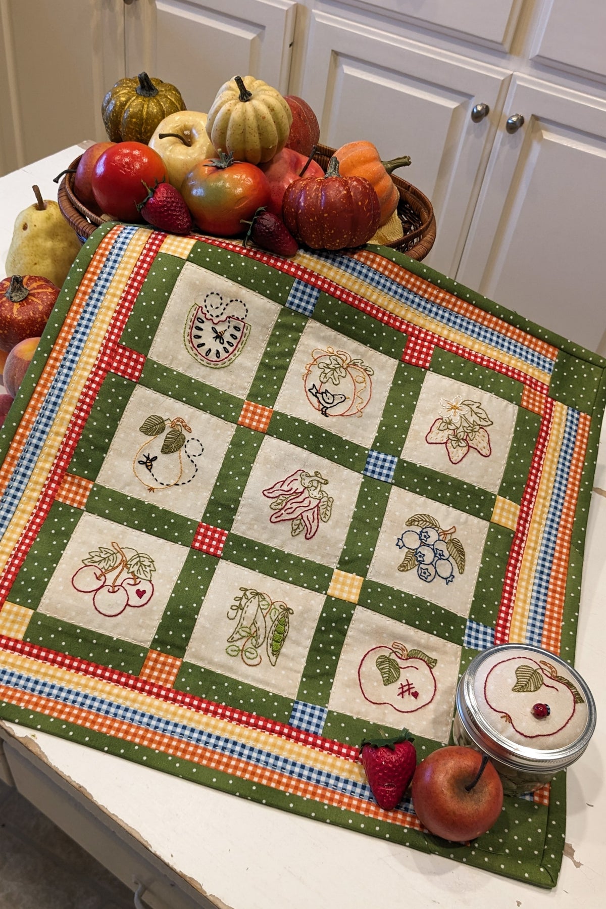 Garden Bounty Mini Quilt - Machine Embroidery Pattern - Download