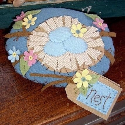 Robin's Nest Pin Cushion - Wool Applique Pattern - Shipped