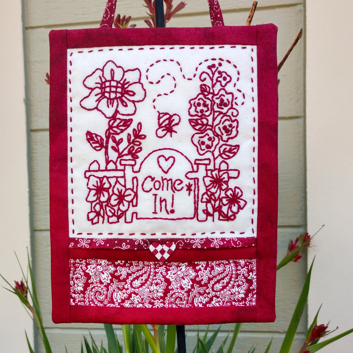 Come In Garden Welcome Sign - Hand Embroidery Pattern