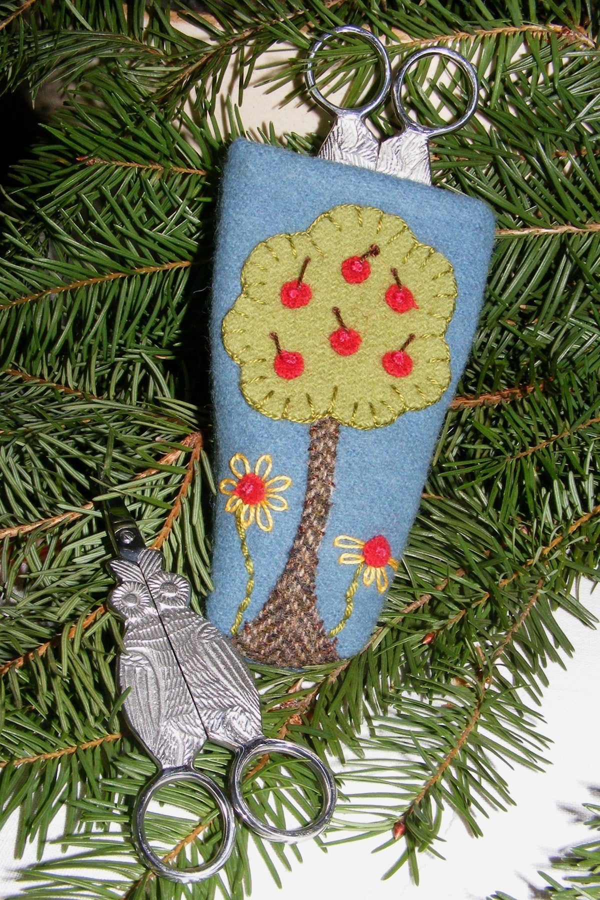 Owl's Tree Scissors Case - Wool Applique Pattern - Shipped