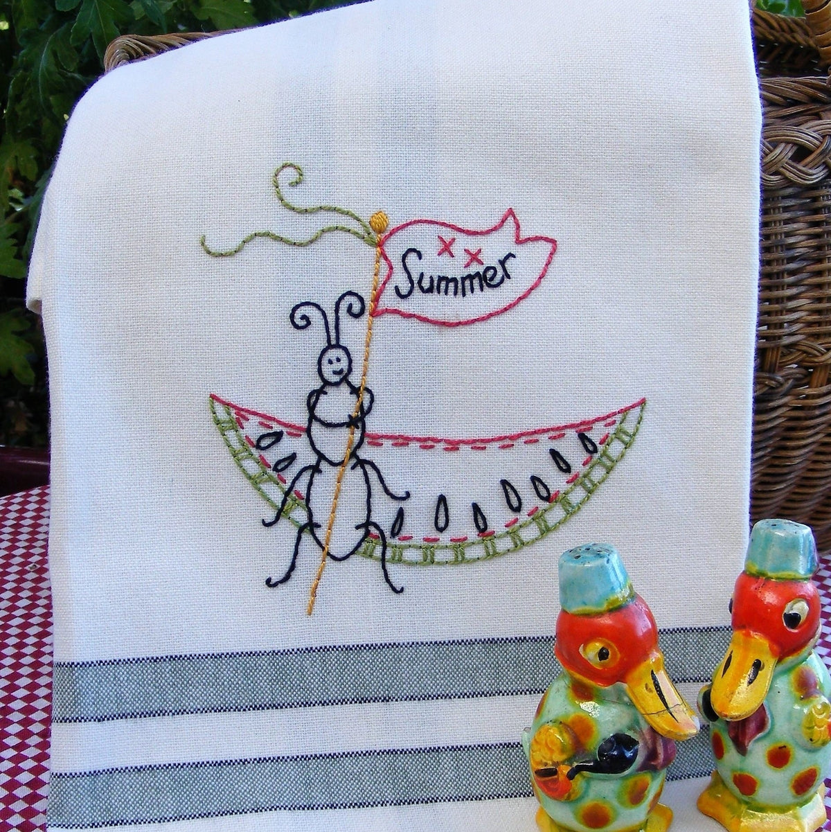 Summer Picnic Ant - Hand Embroidery Pattern - Download