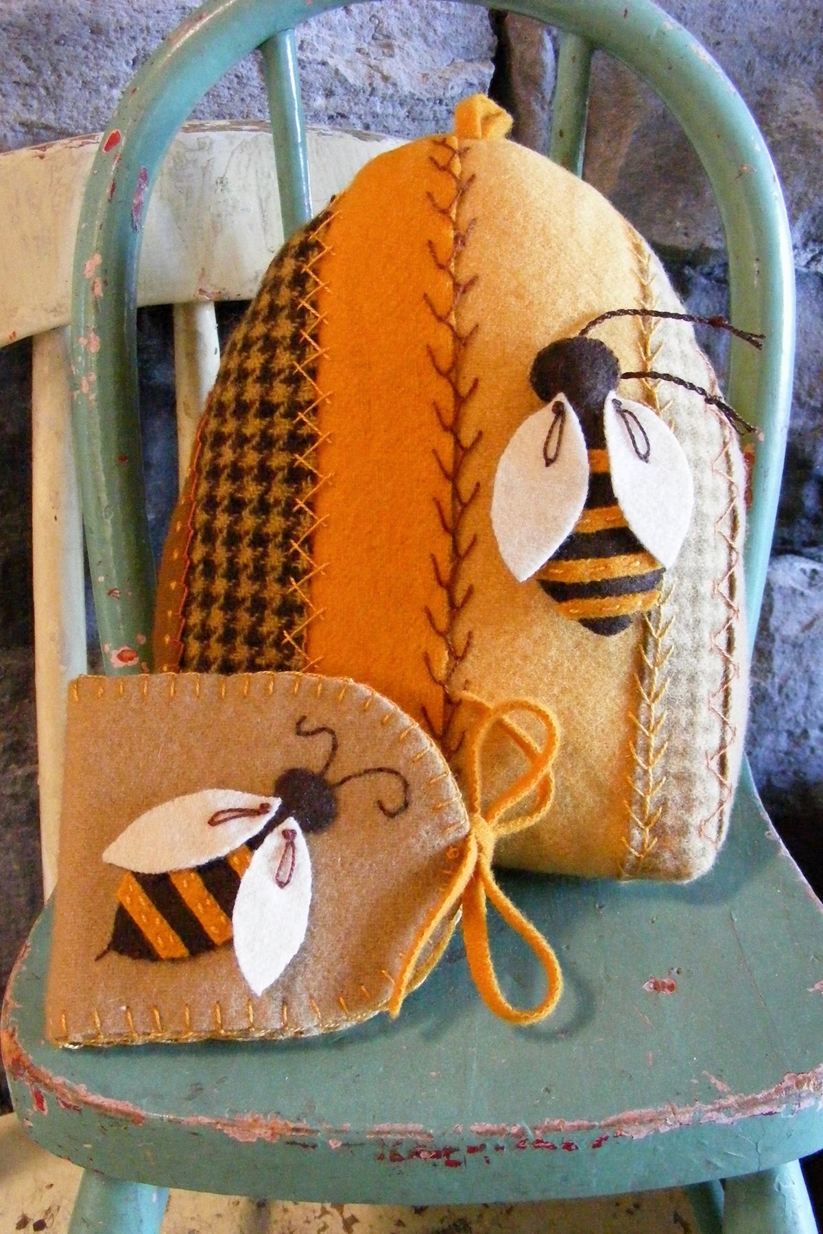 Beehive Pin Cushion - Wool Applique Pattern - Shipped
