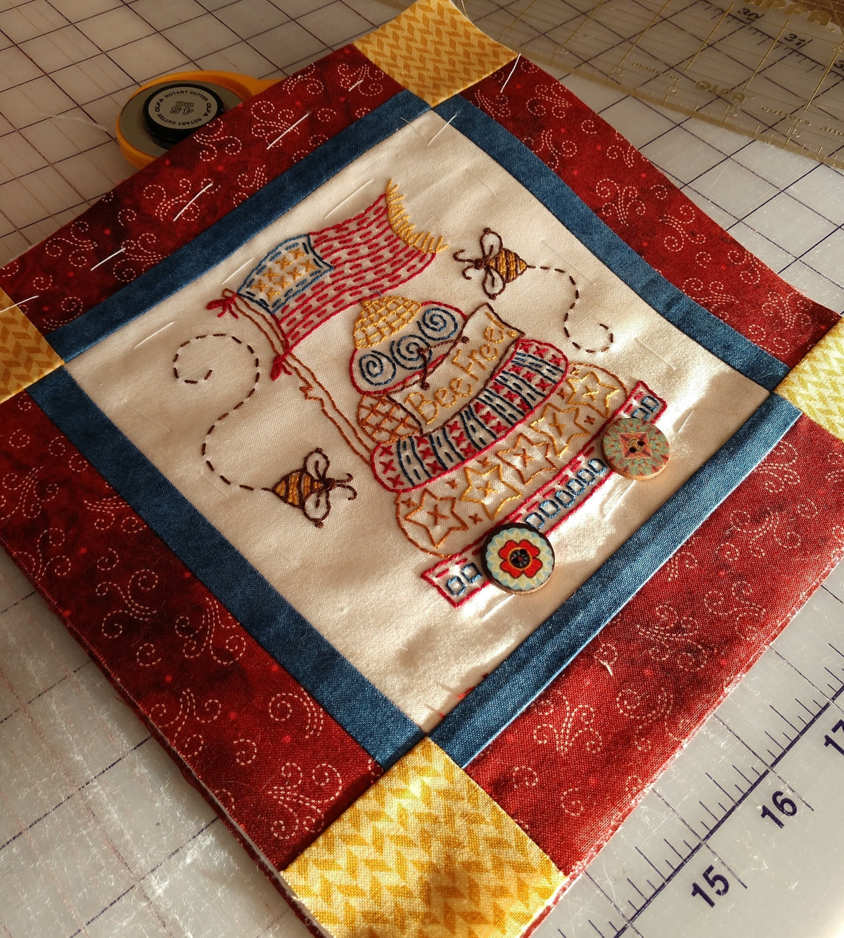 Bee Free - Hand Embroidery Pattern - Download