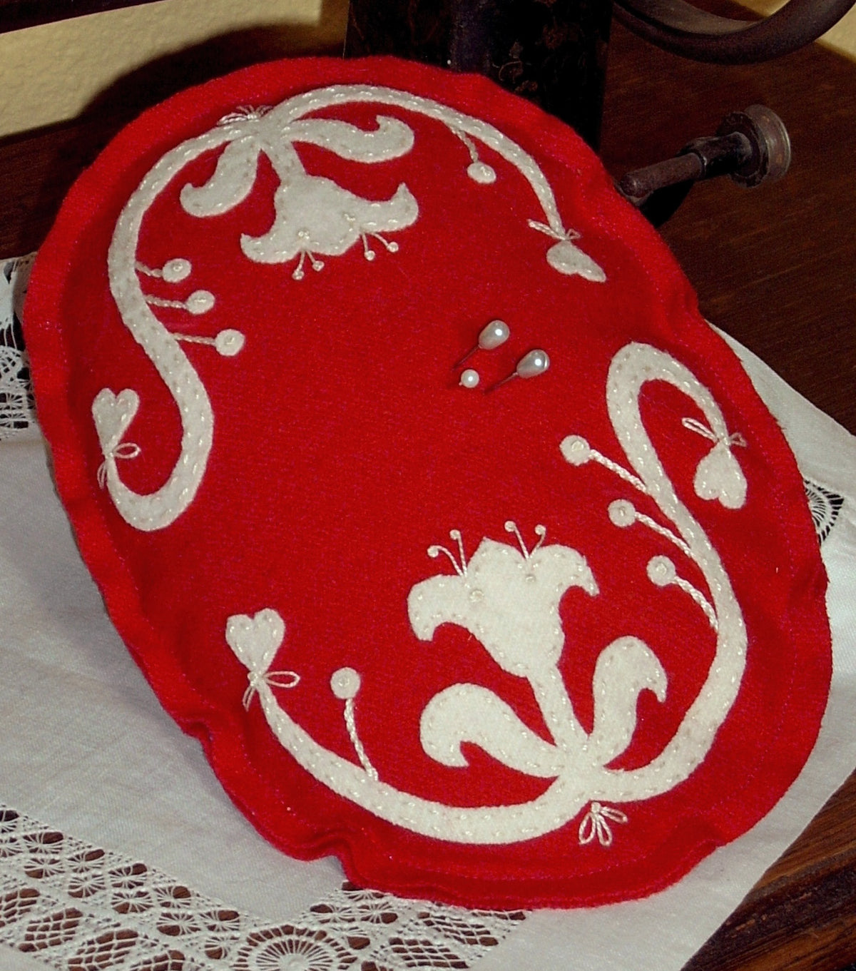 Lace Scroll Pin Cushion - Wool Applique Pattern