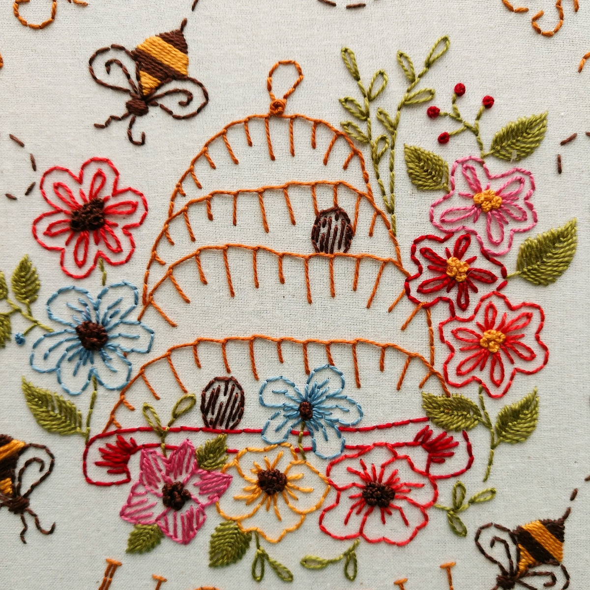 Flowers, Bees & Honey Hoop - Machine Embroidery Pattern - Shipped