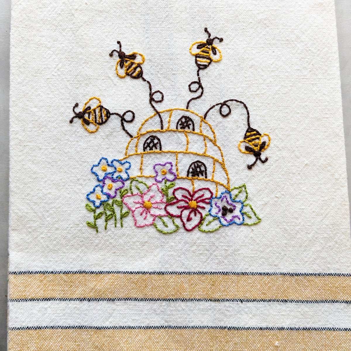 Buzzing Bees Tea Towel - Hand Embroidery Pattern - Download