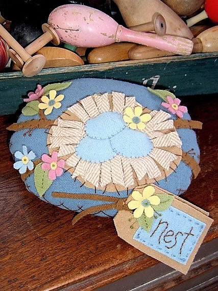 Robin's Nest Pin Cushion - Wool Applique Pattern - Shipped