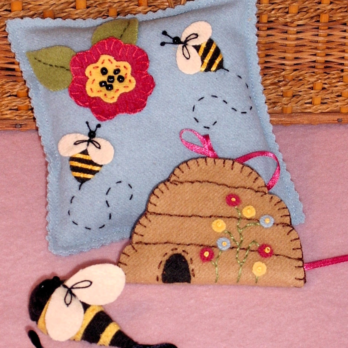 Sewing Bee Pin Cushion - Wool Applique Pattern - Shipped