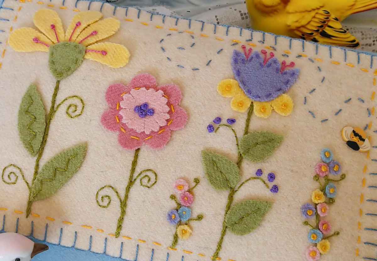 Summer's Garden Pin Cushion - Wool Applique Pattern - Shipped