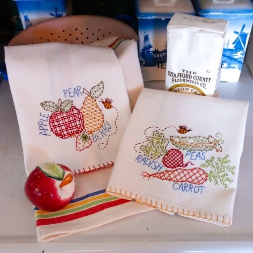 https://www.birdbraindesigns.net/images/thumbs/0007823_farmers-market-tea-towel-embroidery-kit_510.jpeg
