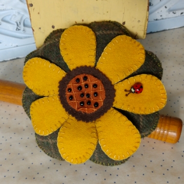 Bouquet Table Runner - Wool Applique Pattern