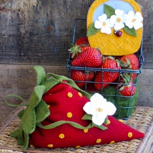 Picture of Big Fat Strawberry - Wool Applique Complete Kit