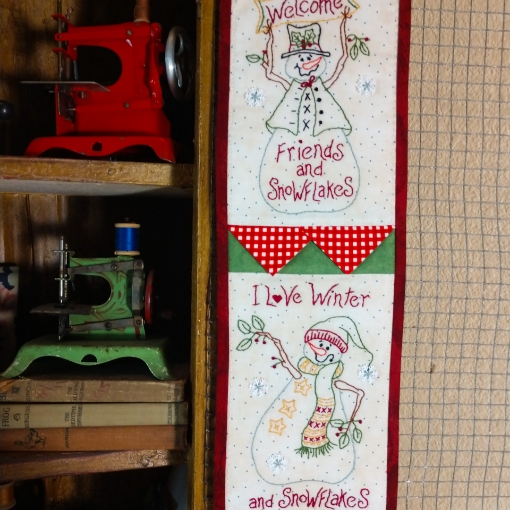 Picture of Friends and Snowflakes - Machine Embroidery Kit