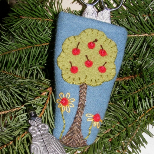 Picture of Owl's Tree Scissors Case - Wool Applique Complete Kit